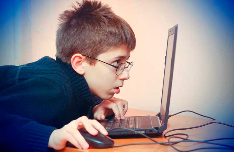 طفل في رؤية الكمبيوتر